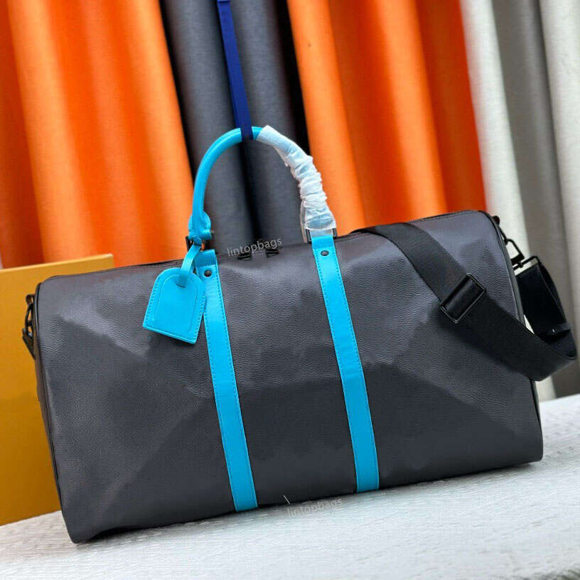 Luxury designer men's women's travel bags duffle bags shoulder bags crossbody bags airport bags handbags messenger bags gym bags briefcase