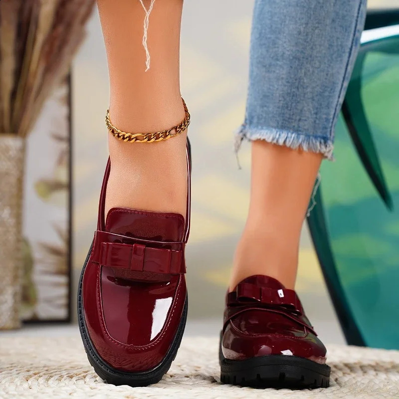 European and American Leather Shoes Autumn Outdoor Leisure Fashion Lacquer Retro Versatile Womens Shoes Loafers 250617
