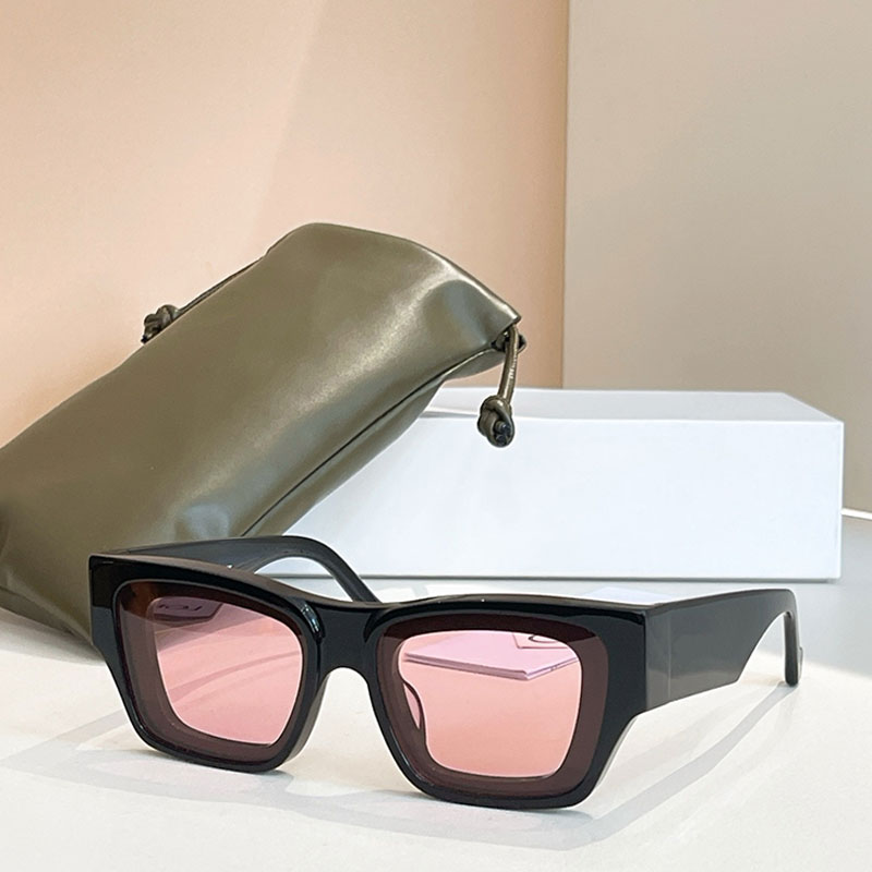 25ss Hommes Nouvelle lentille avant Lunettes de soleil carrées Designer Femmes Carré Nylon Noir Cadre Rose Lentille Style Classique Mode Porter d