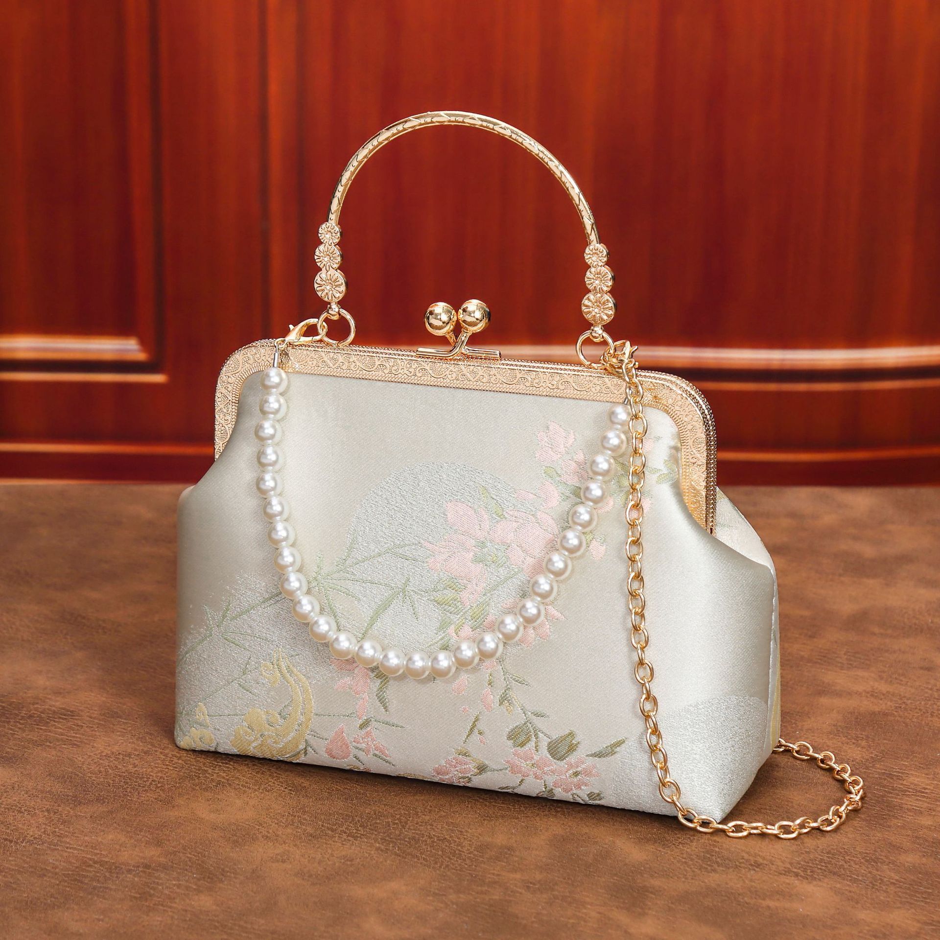 Free shipping designer National Style Silk Embroidered Cheongsam Bag Women Bag 2025 New Crossbody Bag Dumpling Bag New Chinese Style Kiss Lock Bag H