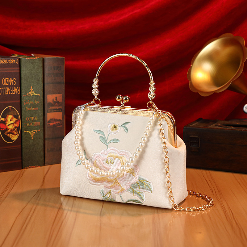 Free shipping designer Women Bag New Style Evening Bag Floral Embroidery Cheongsam Bag Elegant Chain Bag Small Bag Evening Bag