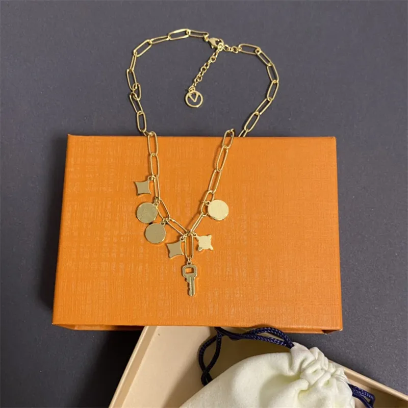 Keys Bracelet And Necklace Sets for Woman Designer Gold Key Bracelets Old Flower Chains Necklace Pendants Womens Jewelry Luxury Necklaces Bracelets