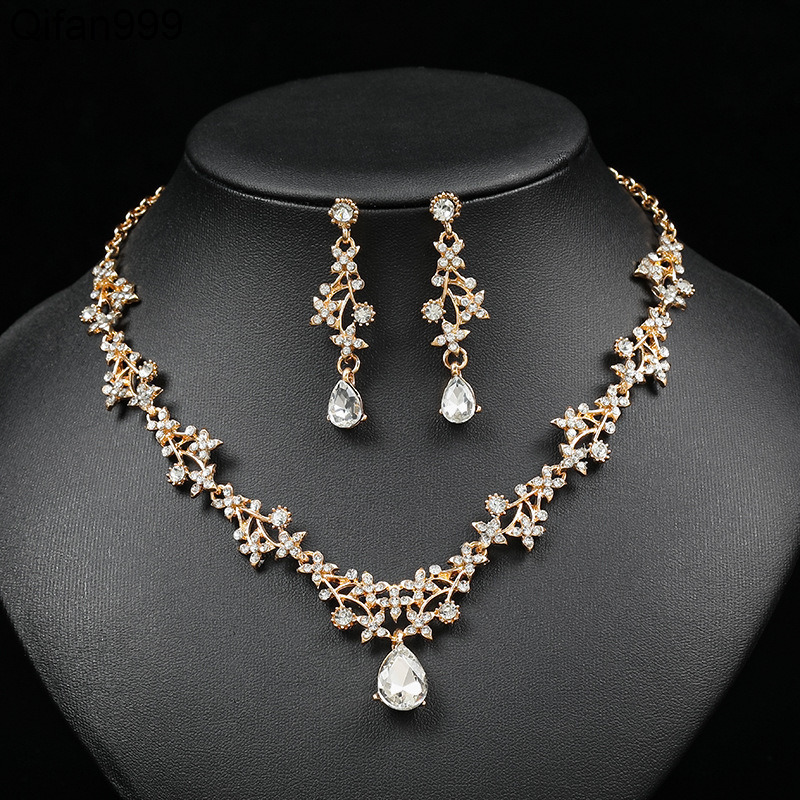 European and American Imitation Pearl Pendant Necklace Earrings Alloy Bridal Gown Clavicle Chain Pendant Earrings Collocation
