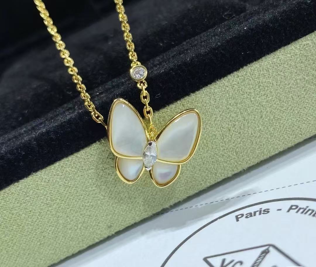 Colliers à charme de haute qualité avec papillons complexes Pierres Élégantes pierres fritillaires Collier en trois dimensions Collier charmant