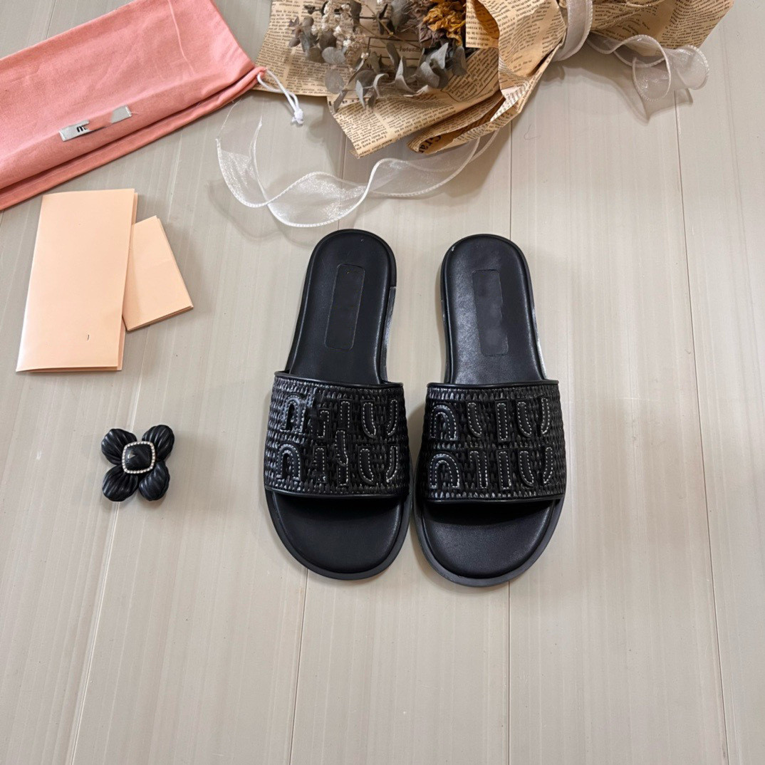 Designer slippers free shipping 2025 new fashionable flat bottomed casual woven sandals indoor outdoor slippers for women