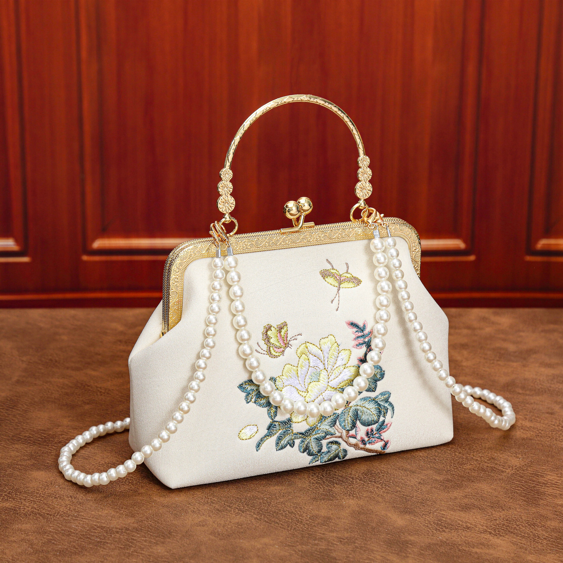Free shipping designer Women Bag High-End Luxury Embroidered Chinese Style Cheongsam Bag New Chinese Brocade Crossbody Bag Artistic Chain Bag