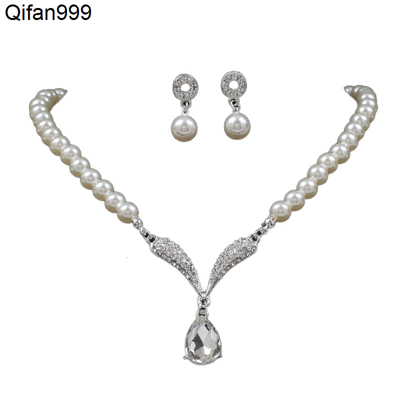 Europe American Vintage Two-Piece Silver-Plated Pearl Teardrop Necklace Earrings Set Fashionable Wedding Jewelry for Bride Party