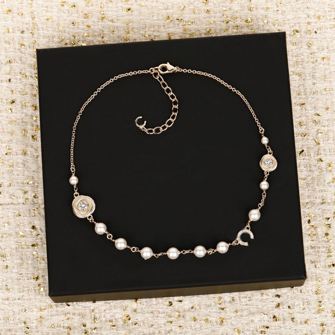 2025 Luxury quality charm pendant necklace with white shell beads in 18k gold plated have stamp box simple design PS6790A