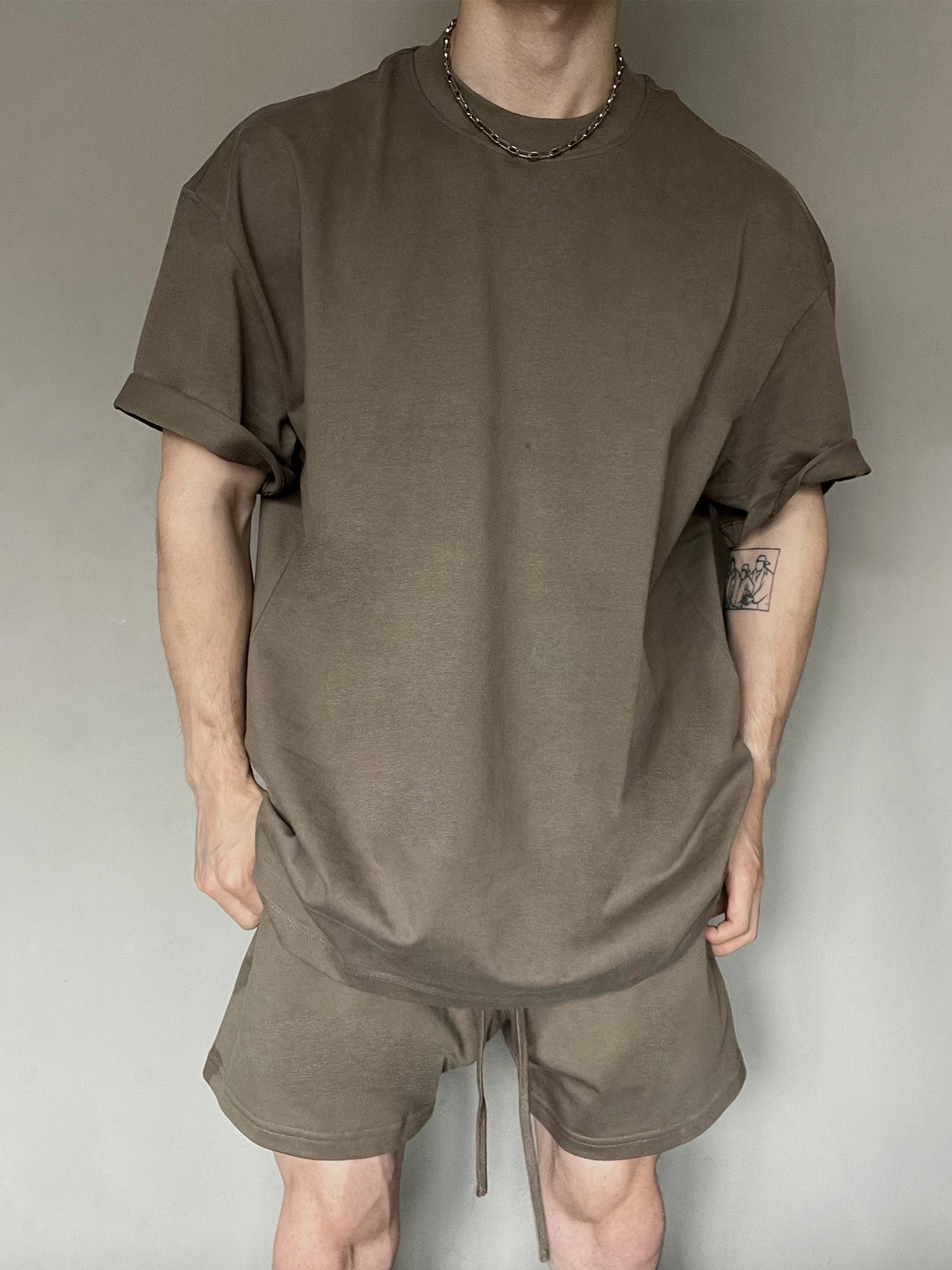2025 American Heavy Solid Color Small Neckline Shortsleeved Tshirt Mens Summer 425G Shorts Sports and Leisure Loose Suit 250614