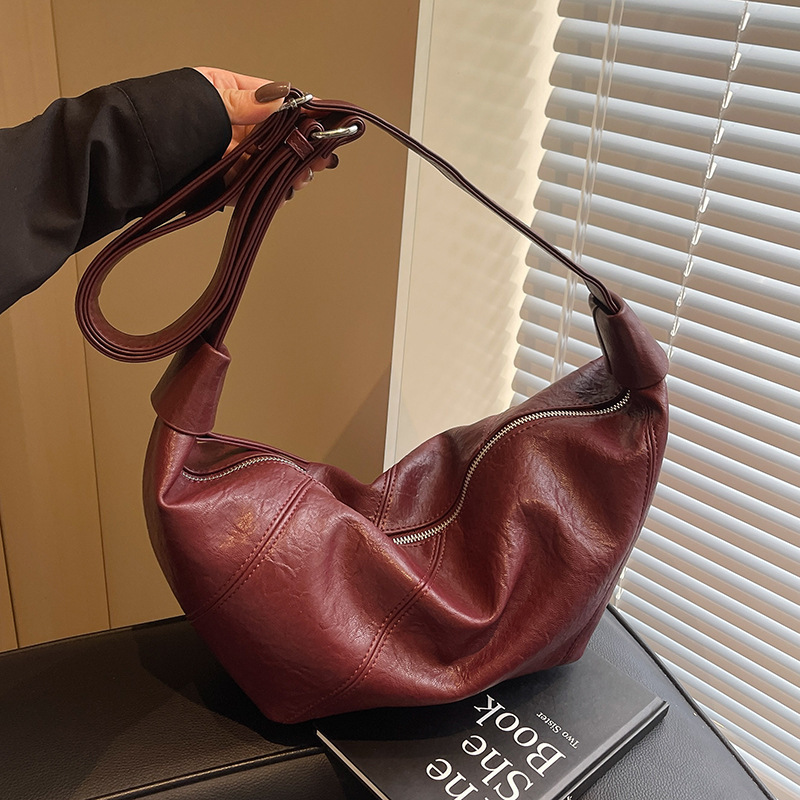 Free shipping designer Bag Fashion Retro Lazy Style Underarm Dumpling Bag Women Versatile Commuter Chic High-end Crossbody Bag