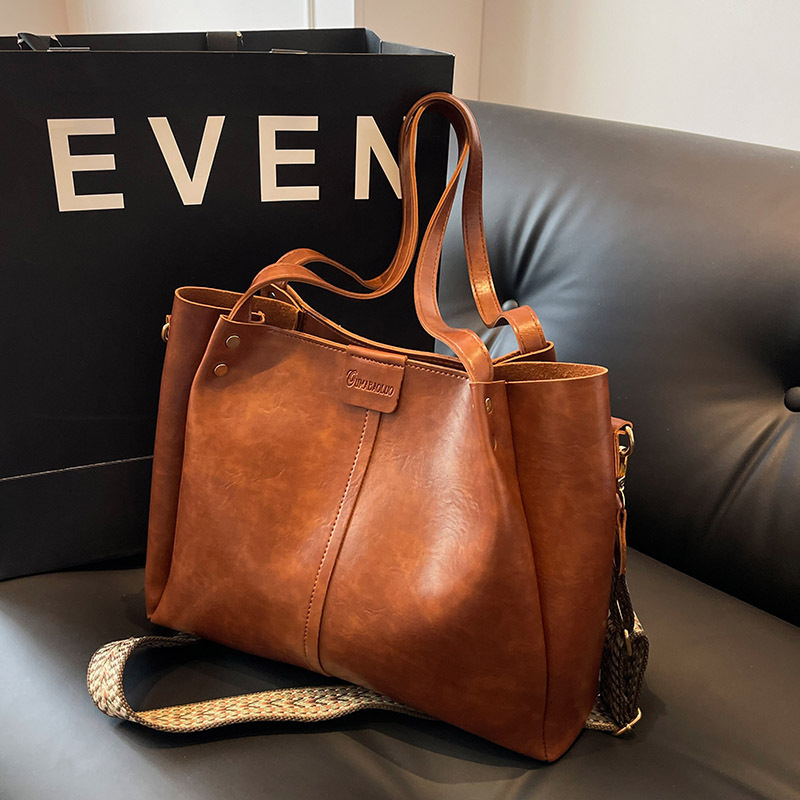 Free shipping designer Large Capacity Bag for Women New Autumn Winter Retro Tote Bag Student Class Commuter Bag Shoulder Bag Crossbody Bag