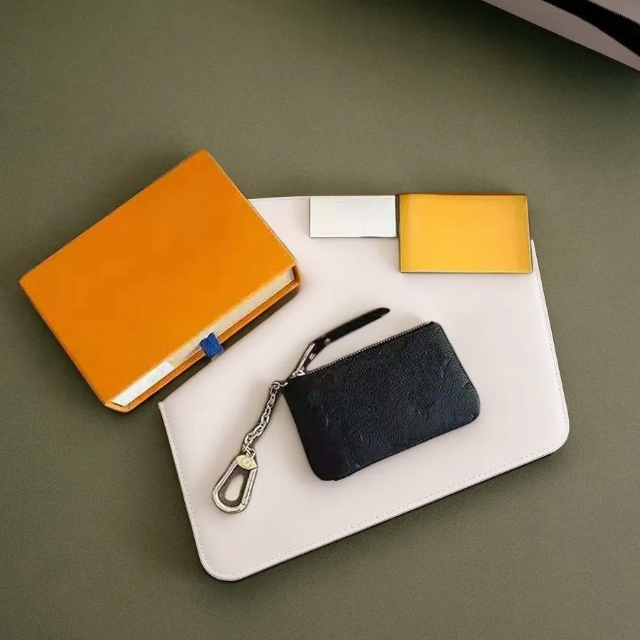 Keychain designer keychain luxury designer keychain wallet Classic brand high-quality 100 travel essential men's keychain women's keychain