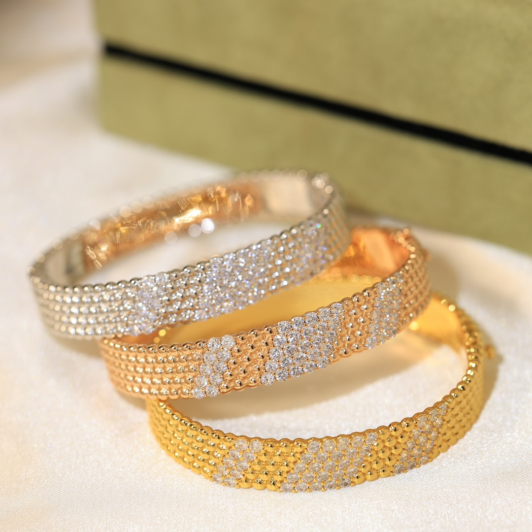 four leaf clover bangle Made of natural shells and natural agate Designer Open bracelet for wrists diamond jewelry classic style exquisite gift 046