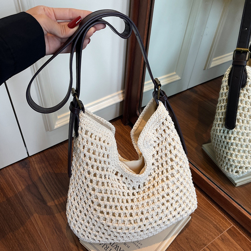 Free shipping designer Large Capacity Woven Bag for Women 2025 New Summer Beach Vacation Straw Bag Elegant Commuter Shoulder Bag Tote Bag