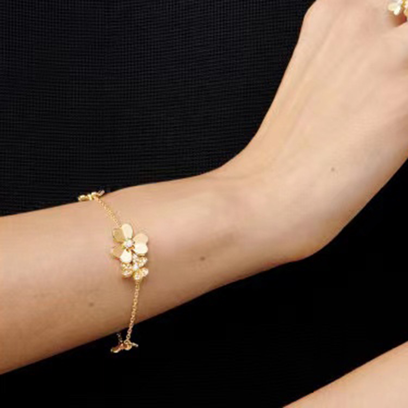 four leaf clover bangle Made of natural shells and natural agate Gold Plated 18K designer for woman T0P quality brand designer anniversary gift 017