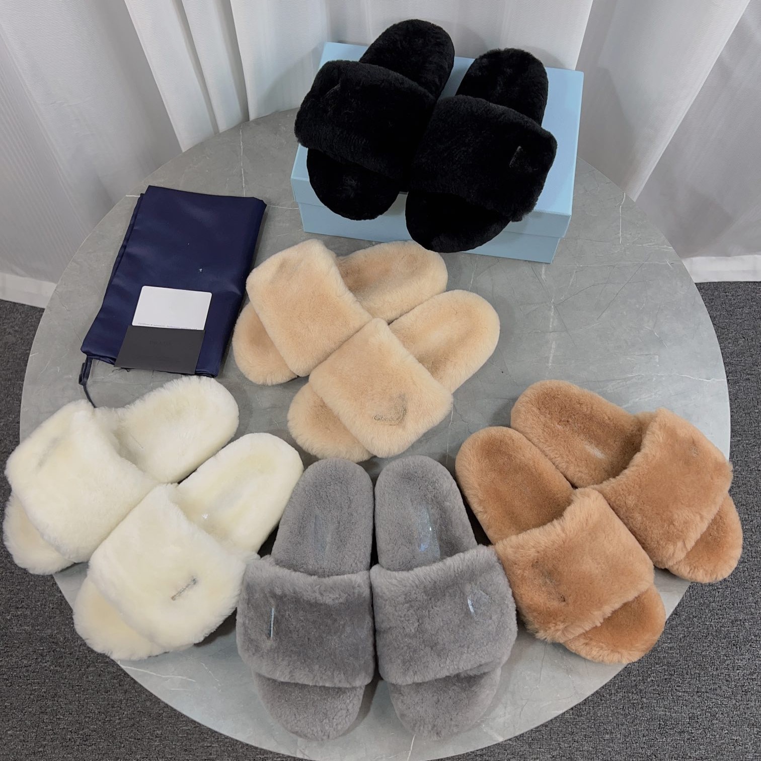 Top Quality Designer Slippers fluffy sandal womans teddy bear Slipper black Flat heel Casual Shoe luxurys fuzzy Sliders Winter house sandale slides