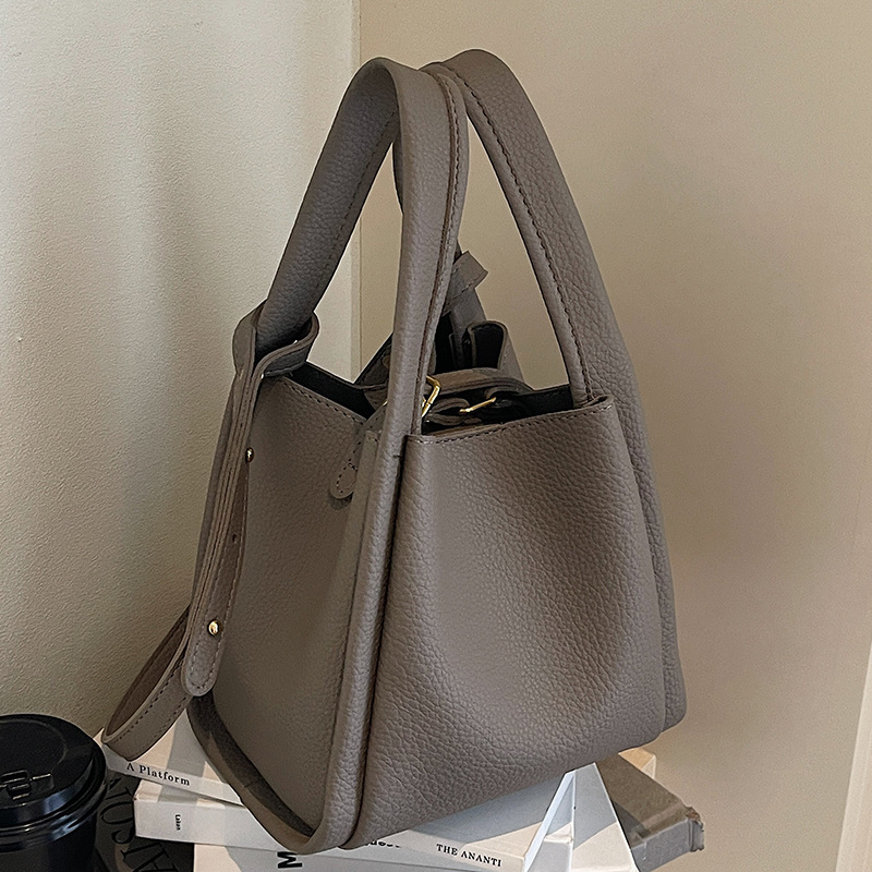 Free shipping designer Fashion High-Quality Bag for Women 2025 Korean Style Simple Handbag Small Casual Elegant Niche Shoulder Bag