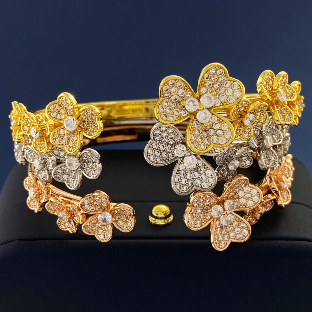 four leaf clover bangle Made of natural shells and natural agate Designer Open bracelet for wrists 15 16 17CM gold plated fashion jewelry with box 0