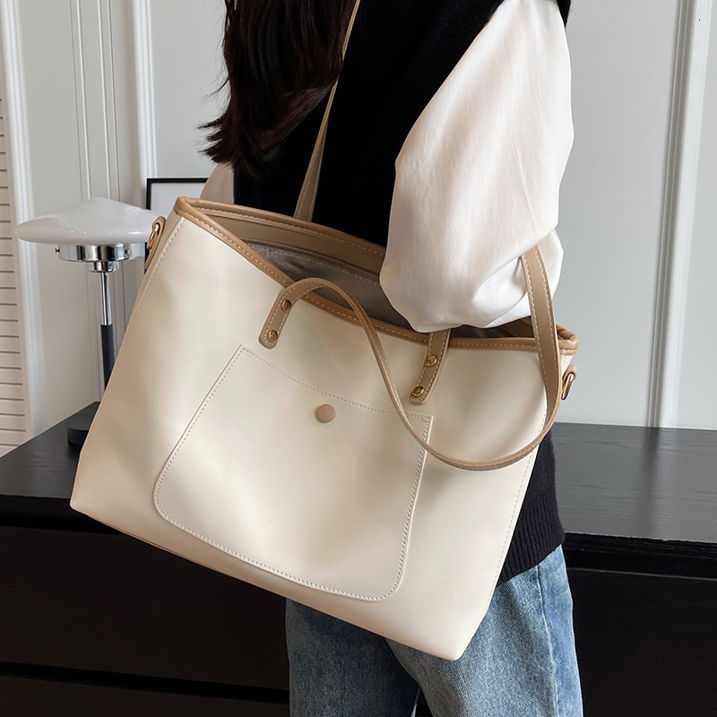 Free shipping designer Tote Bag Stylish Large Capacity Crossbody Bag Soft Bag Women Bag Autumn Winter New Niche Commuter Handbag Shoulder Bag
