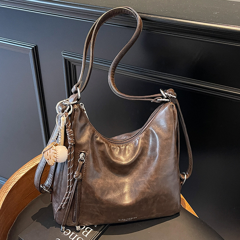 Free shipping designer Women Bag New Niche Bag Soft Leather Texture Underarm Bag Tote Bag Commuter Versatile Simple Backpack Women Bag
