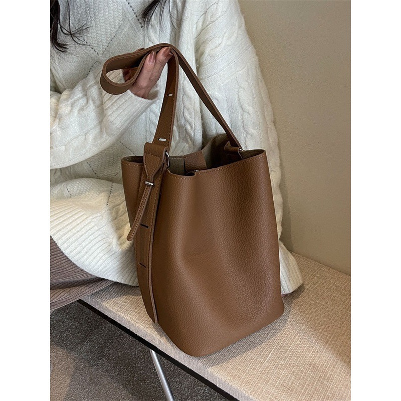 Free shipping designer Bag French Style Large Capacity Vintage Niche Bucket Bag New Mother-Daughter Bag High-Quality Texture Shoulder Bag Underarm B