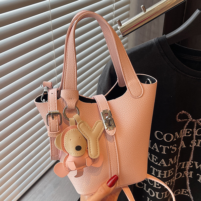 Free shipping designer Fashionable Basket Bag Bucket Bag Women Bag 2025 New Style Elegant Solid Color Niche Shoulder Bag High Appearance Crossbody B