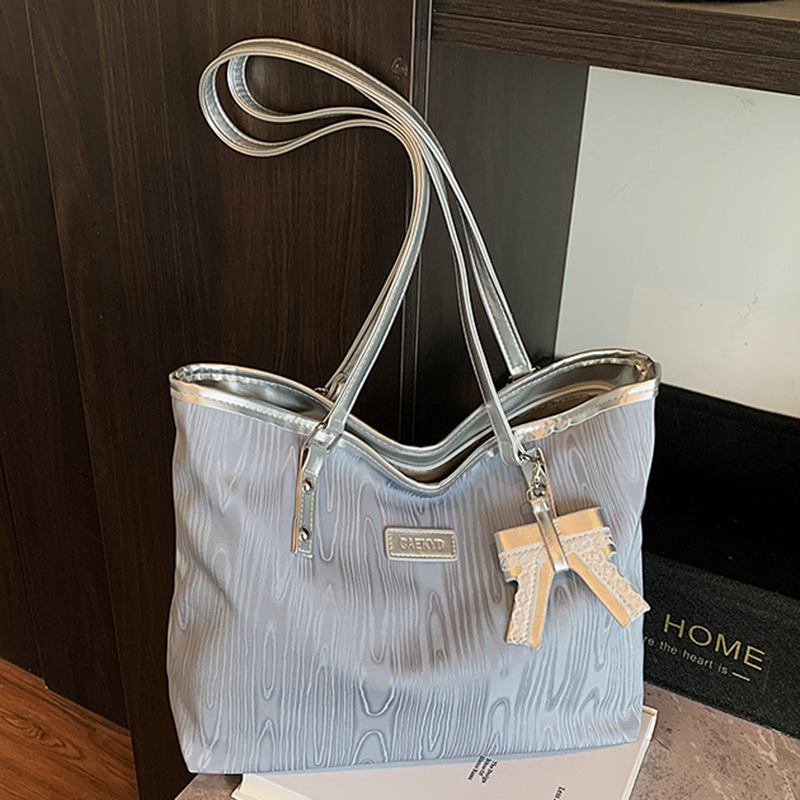 Free shipping designer Large Capacity Bag for Women Patchwork Summer 2025 New Shoulder Bag Stylish Printed Retro Fashion Texture Commuter Tote Bag
