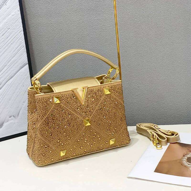 Fashion Flap Light Dia Rivet V-shaped Bright Color High Quality Leather Women' Handbag Shoulder Messenger Bag