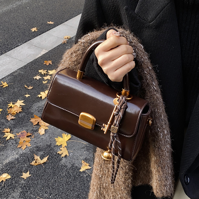 Free shipping designer Bag Korean High-End Retro Bag Women Bag New Autumn Winter Versatile Crossbody Bag Fashion Handbag Small Square Bag Trendy