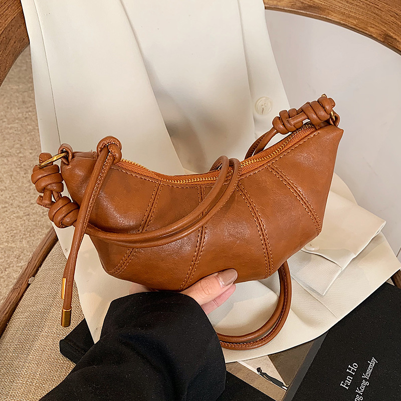 Free shipping designer Trendy and Unique Retro Simple French Style Croissant Bag Fashion Niche Versatile Casual Crossbody Bag for Women