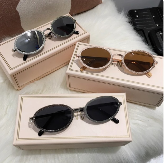 Top quality Brand High Quality New Style Free Delivery Designer Bag 2025 new copper material oval fashion printed sunglasses for women, Instagram st