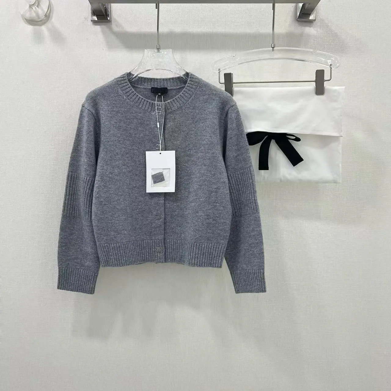 Women's Sweaters designer 2025 New Knitted Cardigan Sweater Alphabet Button Decoration Spring Summer High Quality Top Asian Sizes S-XL