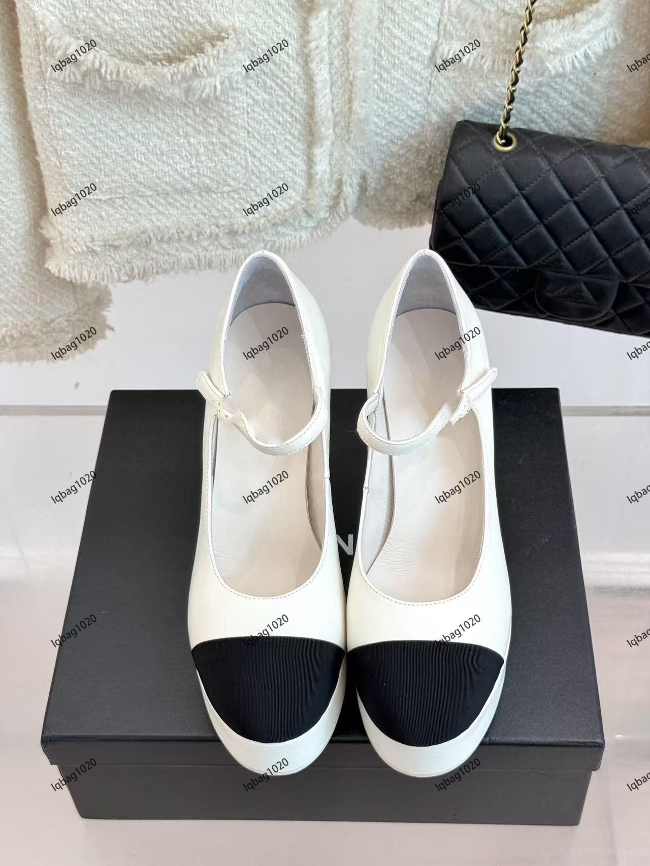New Spring/Summer 2025 Sandals Fashionable, Simple and Atmospheric Women's Sandals