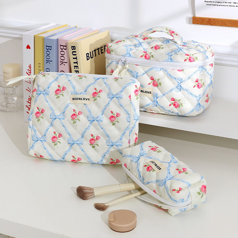 Women Flower designer Makeup Bag Large capacity toilet bag quilted storage bag Portable skin care storage bag for outdoor three size-image-1063100707