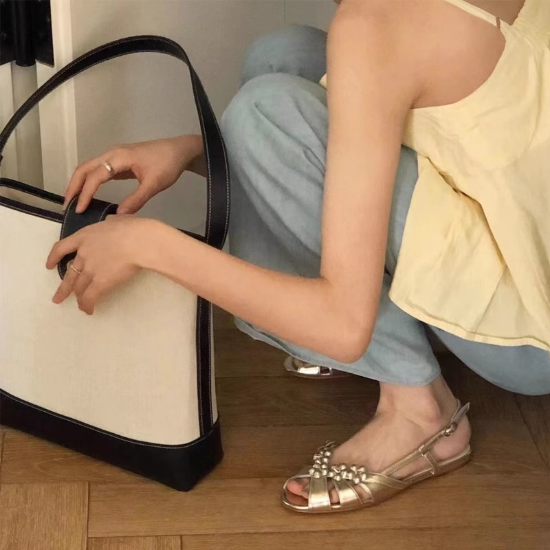 Designer Stylish Summer New Women's Shoes Fashionable Low Heel Slippers Round headed straight buckle Outward Wearing Light Flat Sandals