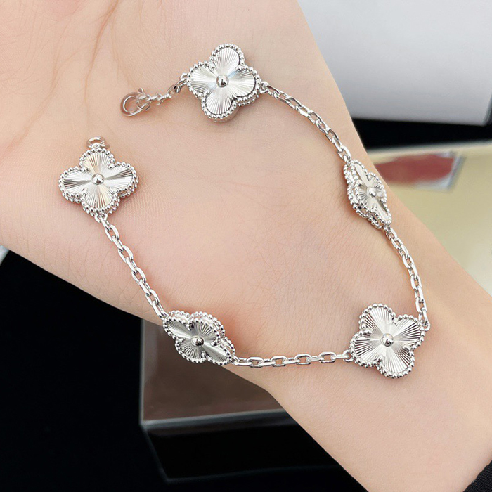 four leaf clover bangle Made of natural shells and natural agate Gold Plated 18K designer for woman diamond jewelry highest counter quality annivers