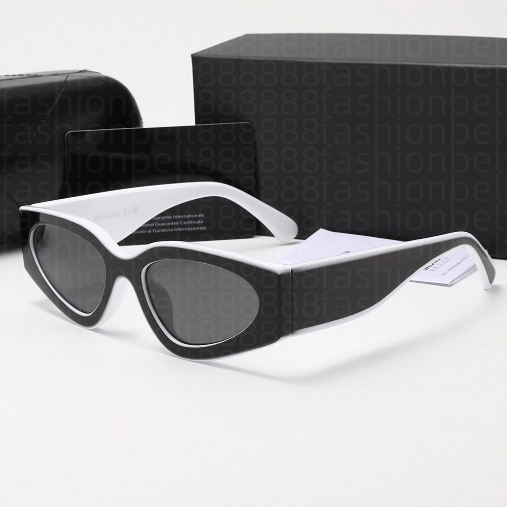 Lunettes de soleil de créateurs Luxercues de soleil de style fille épicée luxueuse pour femmes Sexy Men Gift Gift Ombrage de la plage Protection