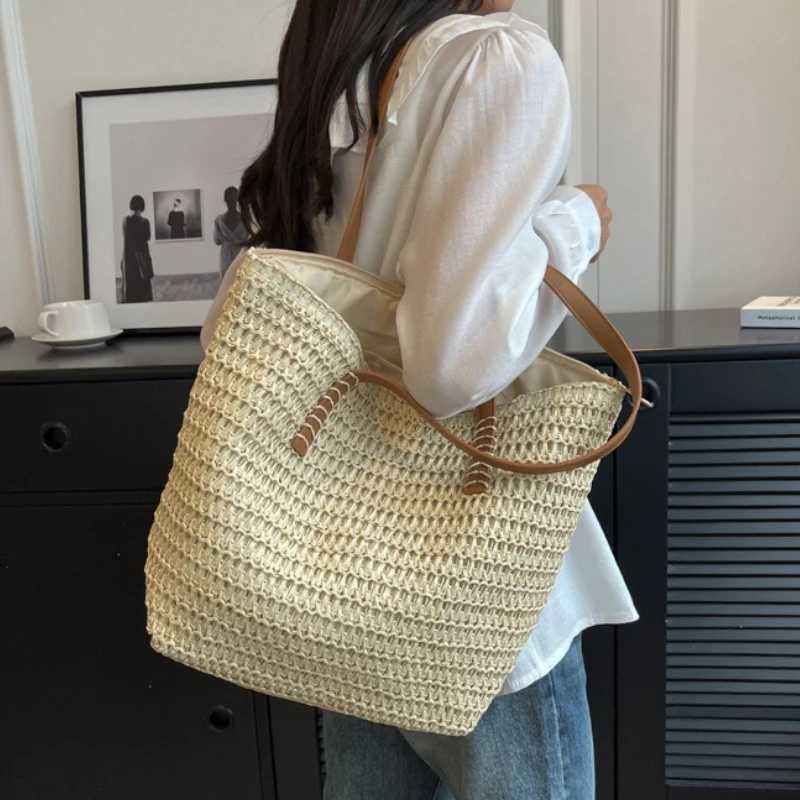Sac fourre-tout pour femmes du design de luxe d'été 2025 Hot vendeurs à l'herbe tissée à la mode Fashion Bagure d'épaule de grande capacité sacs