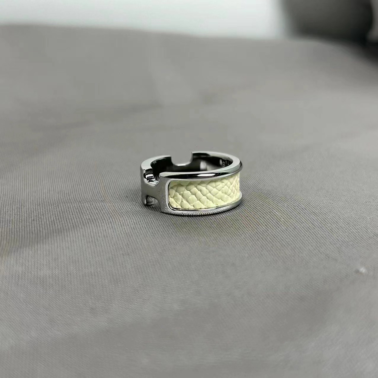 Top grade classic H letters designer for women mens unisex leather love rings sier rose gold pink couple lovers engagement ring jewelry