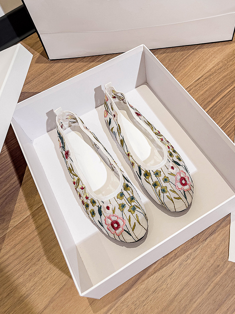 Chaussures de femmes élégantes confortables créatrices de mode dames de ballet extérieur décontractées chaussures de broderie à faible coupe à se