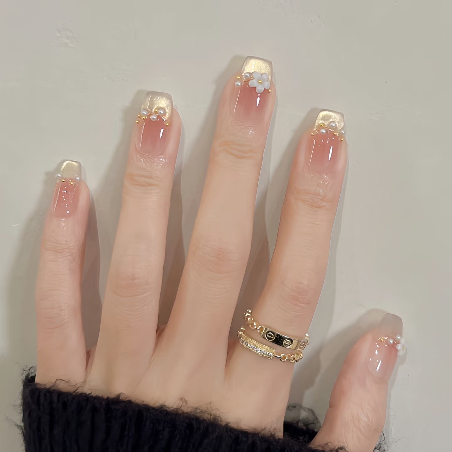 30 Pieces Boxed Handmade Wearable Ins High-End Short Gold Cat Eye Whitening Pearl Small Flower Nails-image-1064075993