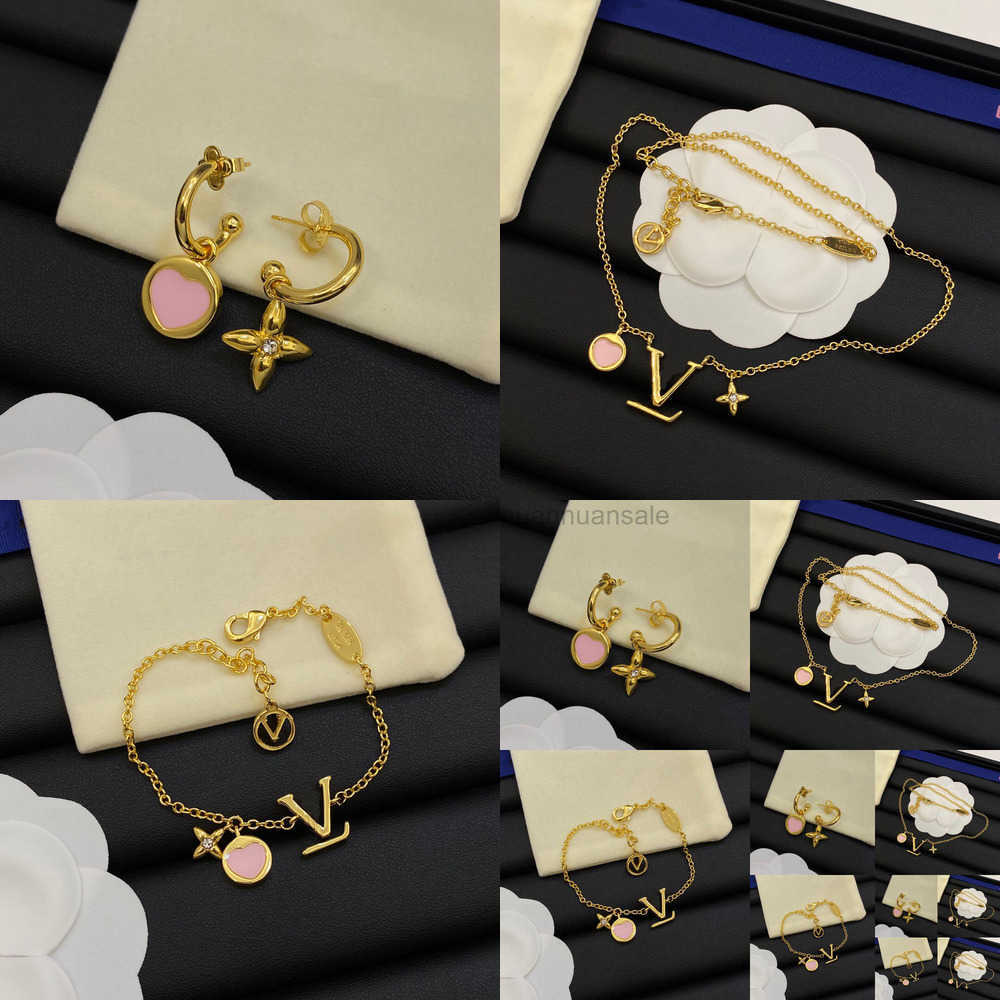 Choker Women Designer Necklace Bracelet Earrings Gold Plated Pink Heart Luxury Pendant Fashion Bracelets V Letter Sets For Party Gift BIJW