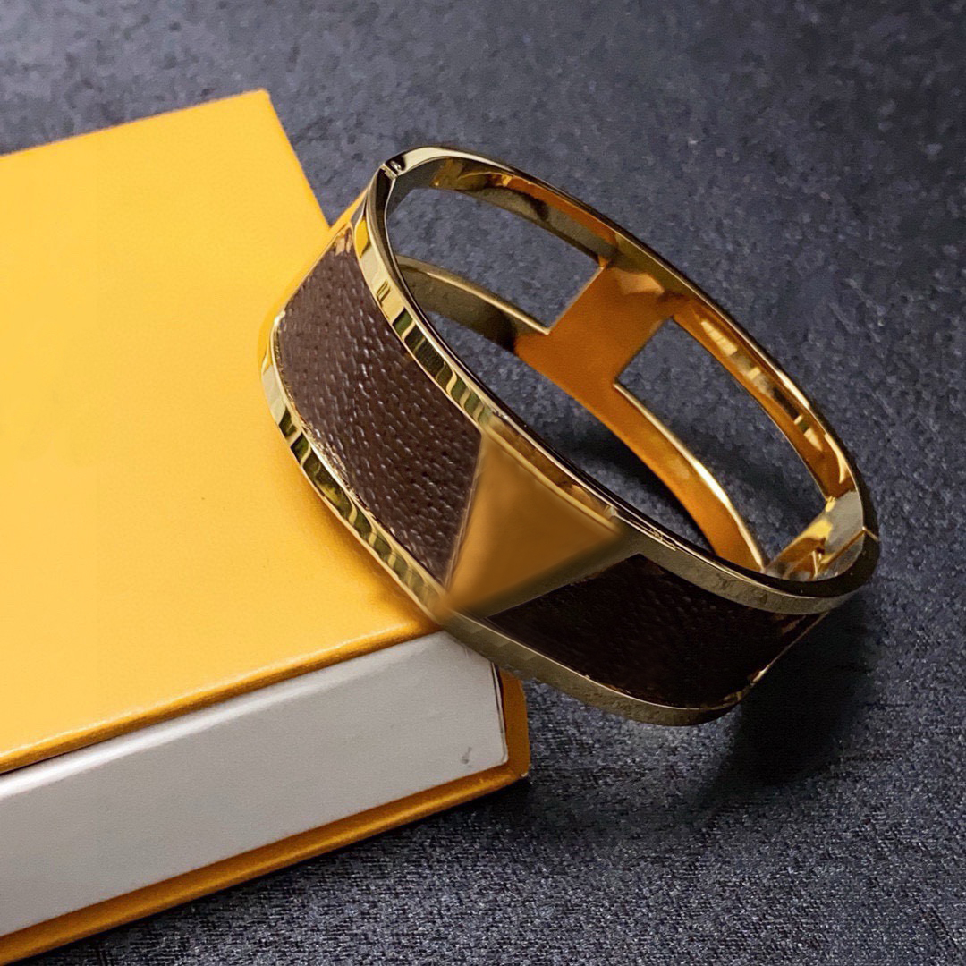 Designer Bracelet 18K Luxury Women's Jewelry Wide Leather Pattern Bracelet Inlaid Diamond Vintage Bracelet bling bling bling Men's Gold