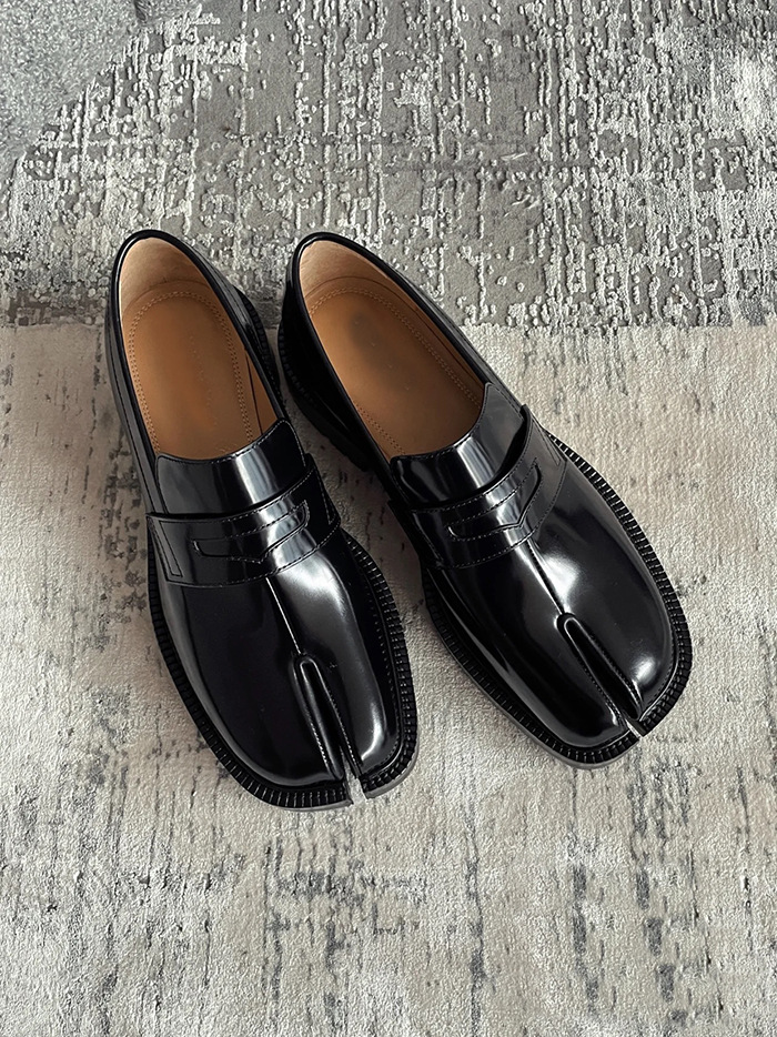 Designer Luxurys Femmes Chaussures pour hommes NOUVEAUX TOE SPART FEMMES FEMMES SLIPS ON CAS CASS