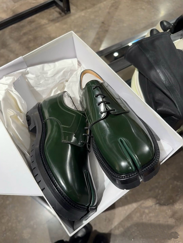 Designer de luxe Femme Hommes Chaussures décontractées Tabi Mocassins Hommes et femmes Split Toe Semelle épaisse Casual Chaussures en cuir verni
