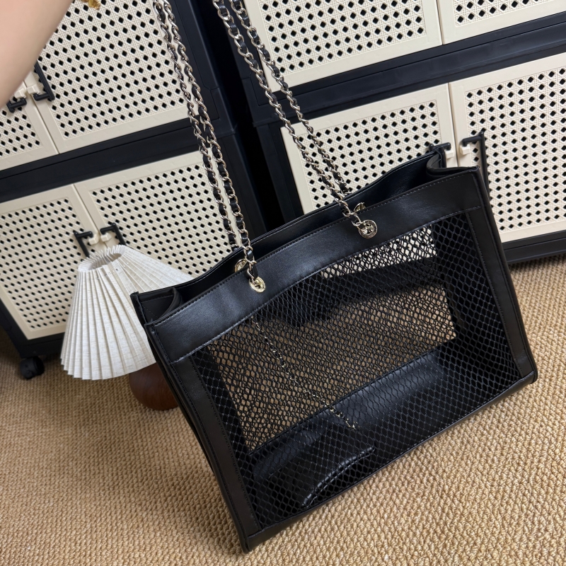 New mesh shopping bag with metal chain shoulder strap and diamond shaped grid wallet