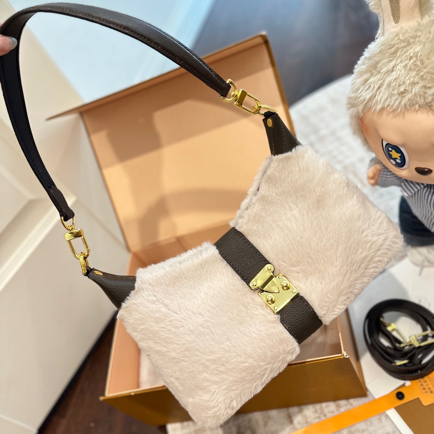 Women's Winter Trendy Fluffy Teddy bag Designer bag Soft Plush Handbag Shoulder bag Hobo Underarm bags Luxury Fluffy Pochette Winter Fashion De