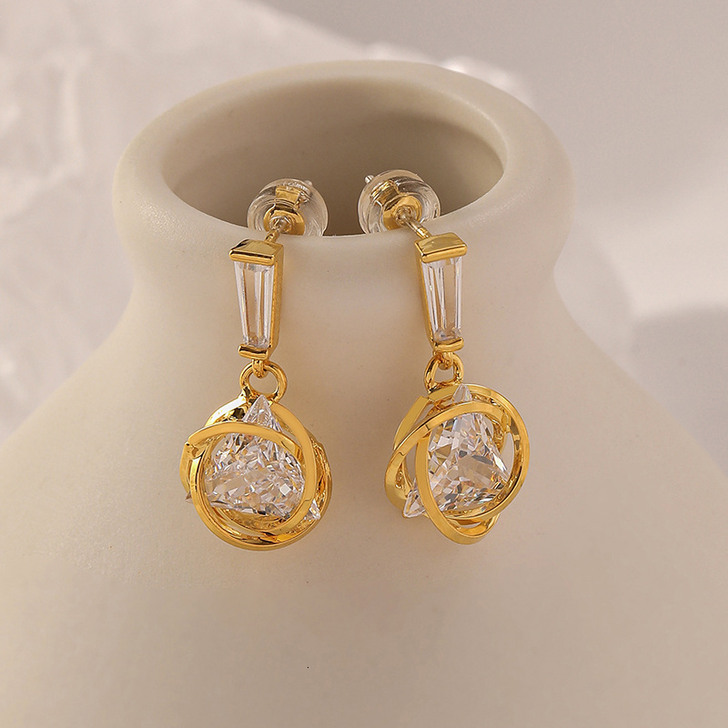 Earrings designer Light Luxury New Triangle Inlaid Zircon Silver Needle Earrings High-end Fashion Personality Free Shipping