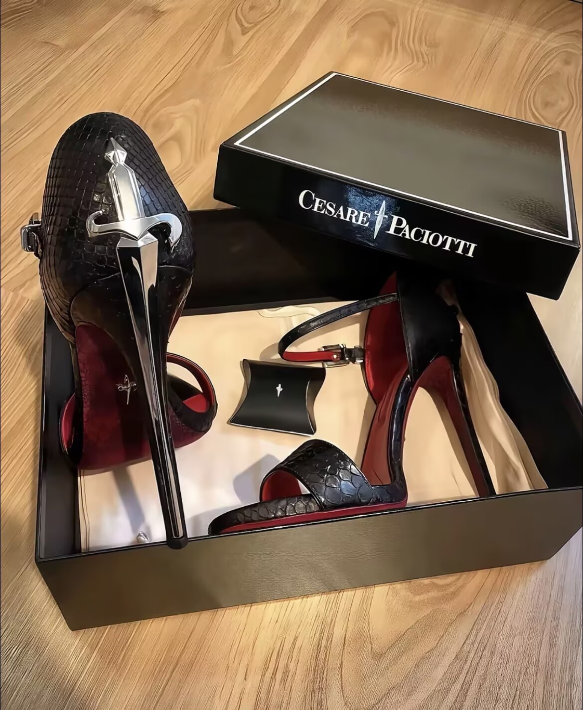 Design de mode Cesare Paciotti femmes sandales chaussures talons de poignard argent métal talons aiguilles dame sexy fête robe de mariée luxe mar