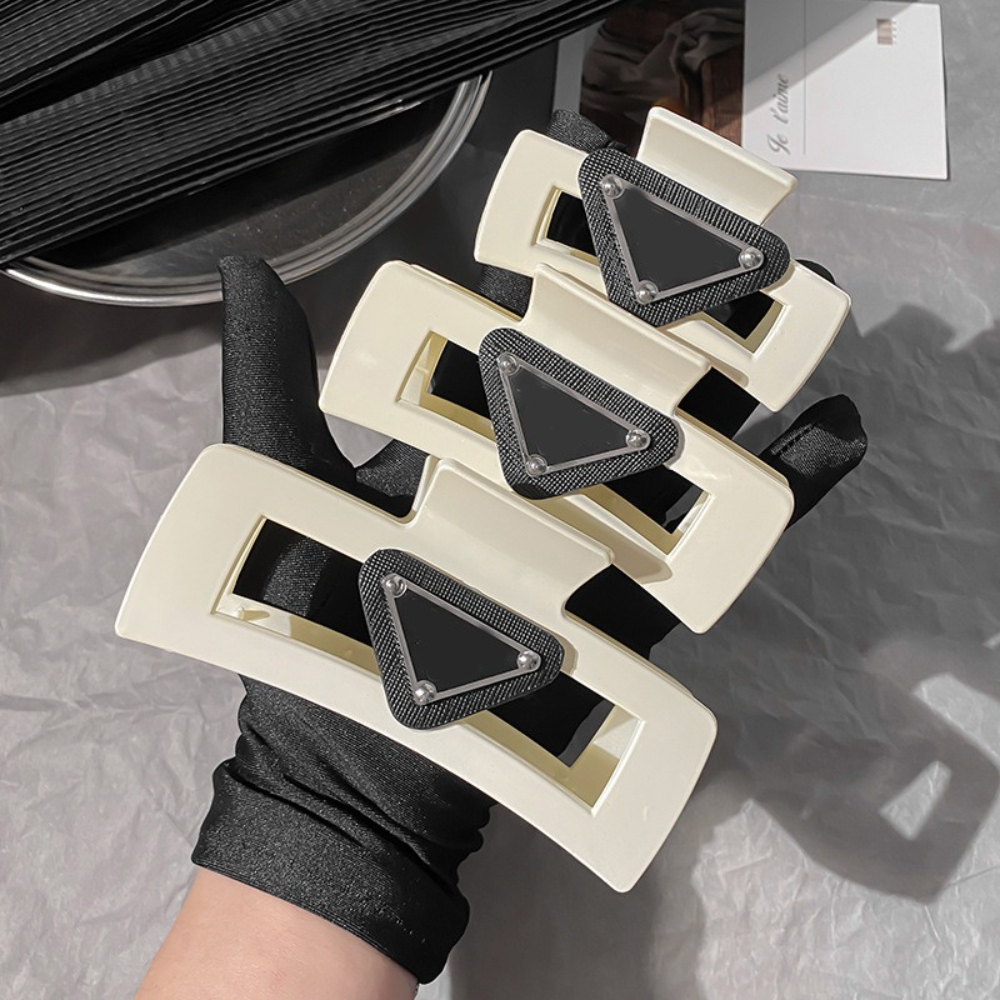Barrettes Hair Clips Designer Metal Hair Clip Classic Triangle Black Luxury Letters Hairpin Women High Quality Gift Hair Jewelry Hair Accessories-image-1079078677
